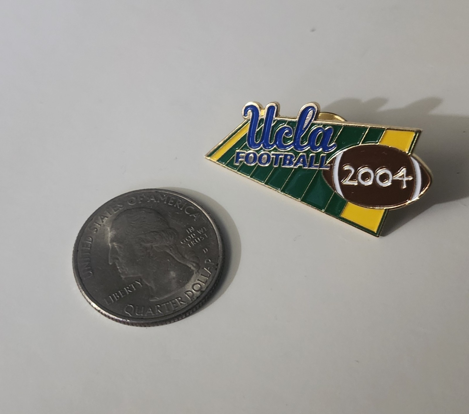 2004 UCLA Football Pin (1), Pre-owned, Vintage, READ 2004 UCLA Football Pin (1), Pre-owned, Vintage, READ