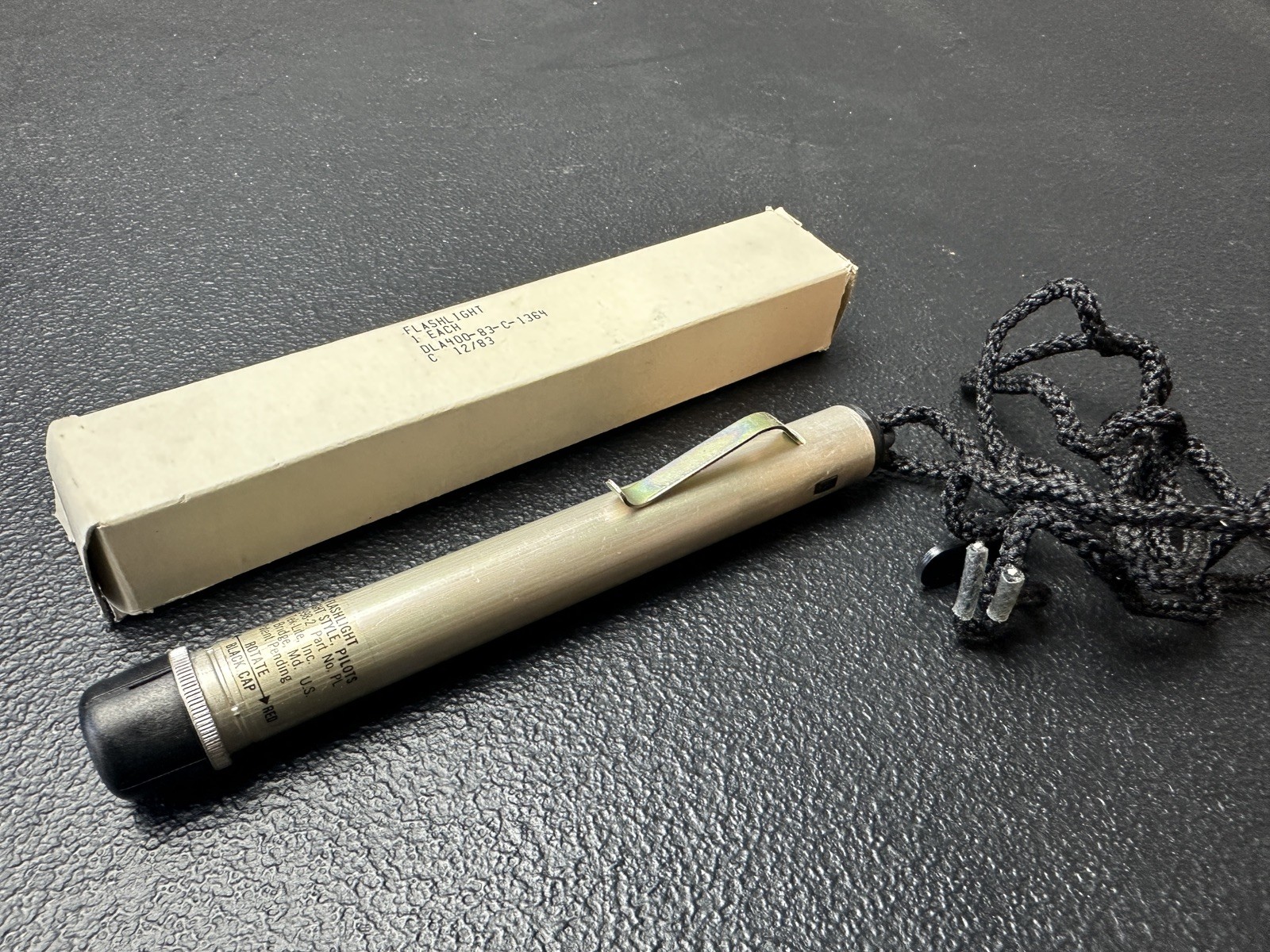 Vintage U.S. Military Pilots Cockpit Penlight Flashlight MS21998-2 NIB 1983 Vintage U.S. Military Pilots Cockpit Penlight Flashlight MS21998-2 NIB 1983