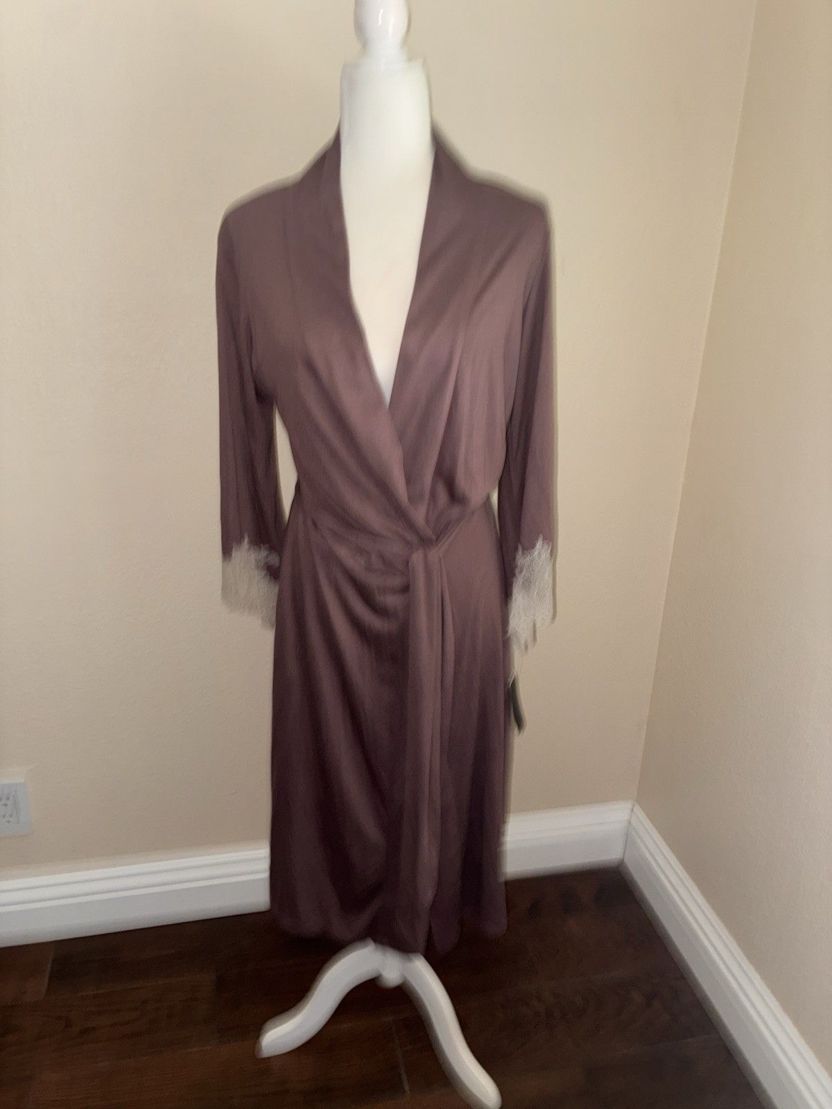 Natori Shangri La Robe Small New Taupe Cream Lace Natori Shangri La Robe Small New Taupe Cream Lace