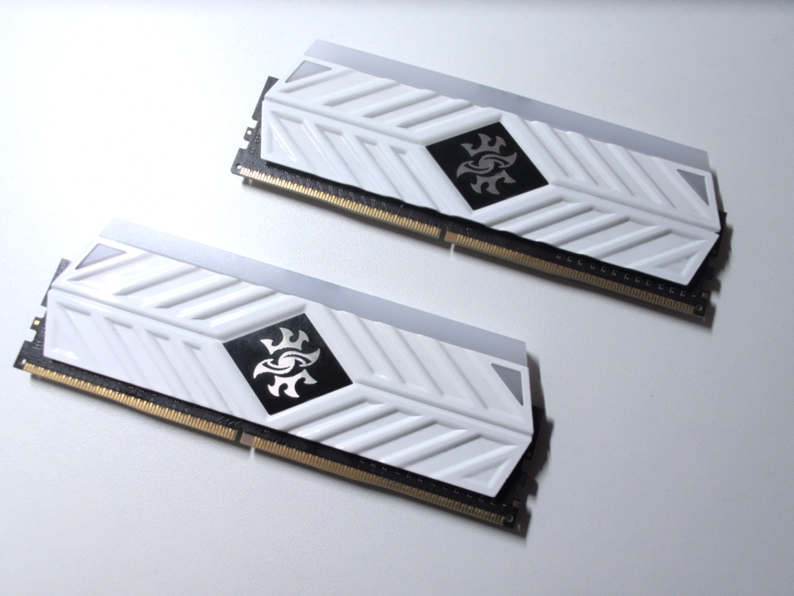 DDR4 Ram 16GB 2x8GB 3200Mhz ADATA XPG Spectrix D41 RGB White DDR4 Ram 16GB 2x8GB 3200Mhz ADATA XPG Spectrix D41 RGB White