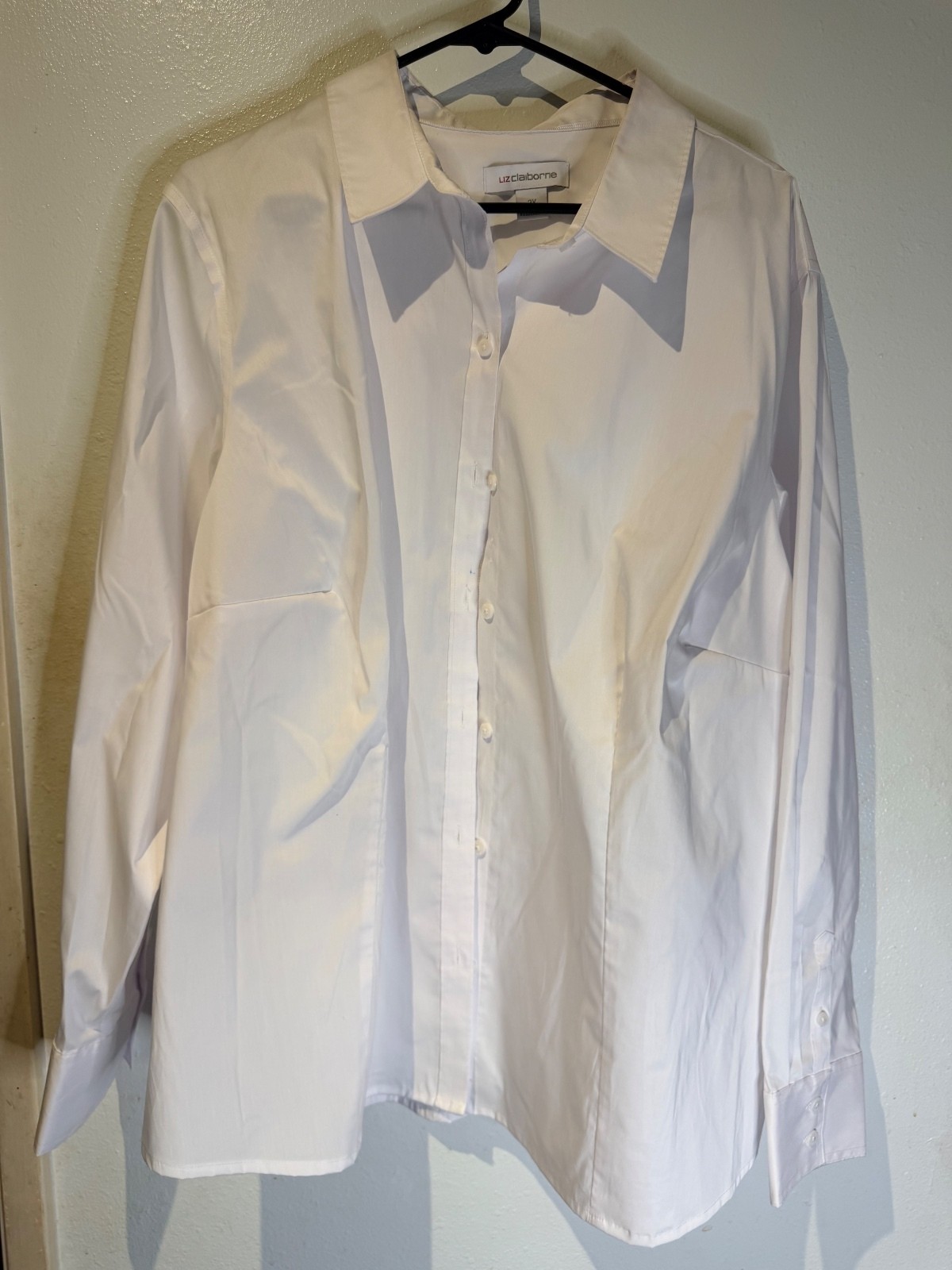 Liz Claiborne Women\'s White Button-Up Shirt Size 2X with Long Sleeves