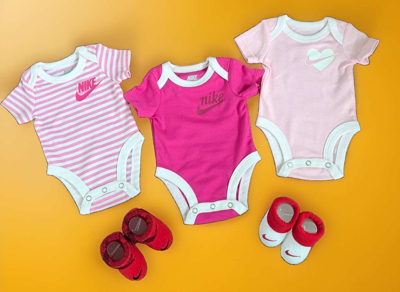 AIR NIKE BABY GIRLS 5-Pc GIFT Set: Bodysuits/Rompers & Booties 0-6 Months Pink AIR NIKE BABY GIRLS 5-Pc GIFT Set: Bodysuits/Rompers & Booties 0-6 Months Pink