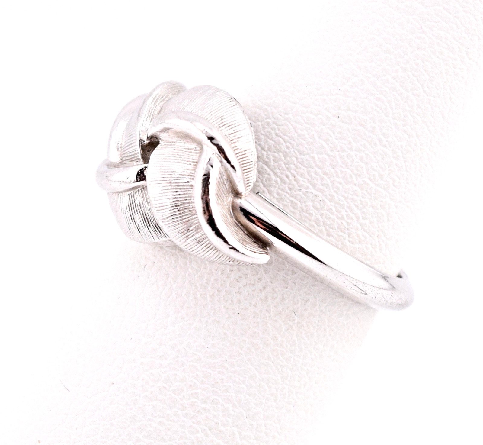 Vinage 1970\'s Avon Textured Knot Silver Ring Size 6.5 Vinage 1970\'s Avon Textured Knot Silver Ring Size 6.5