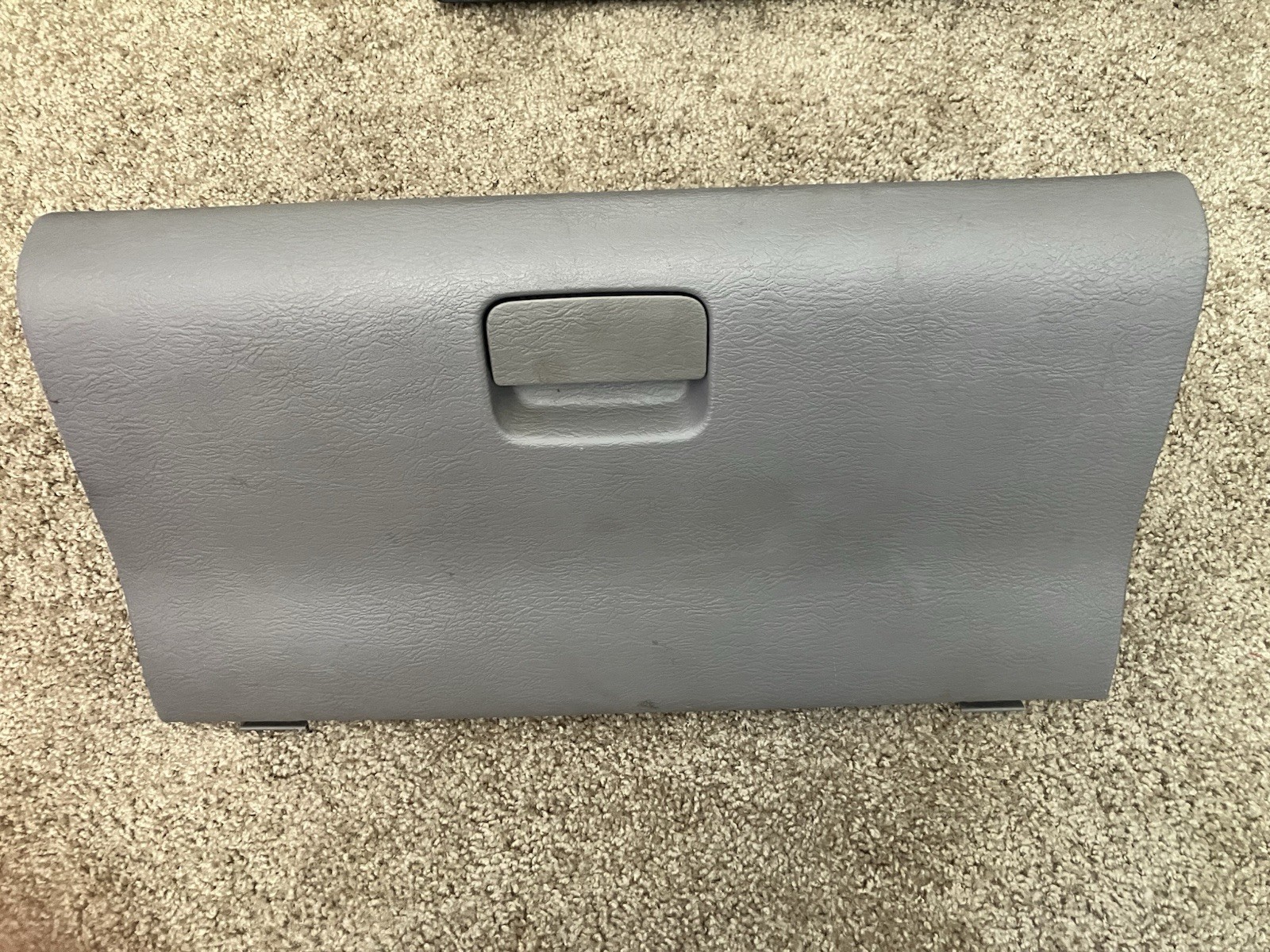2002-2005 DODGE RAM 1500 / 2500 GLOVE BOX STORAGE COMPARTMENT BOX . GENUINE OEM