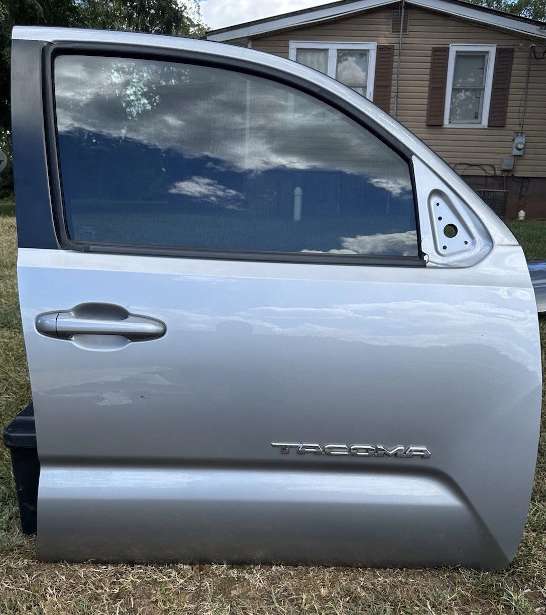 2016 - 2023 TOYOTA TACOMA FRONT RIGHT SIDE DOOR OEM Silver