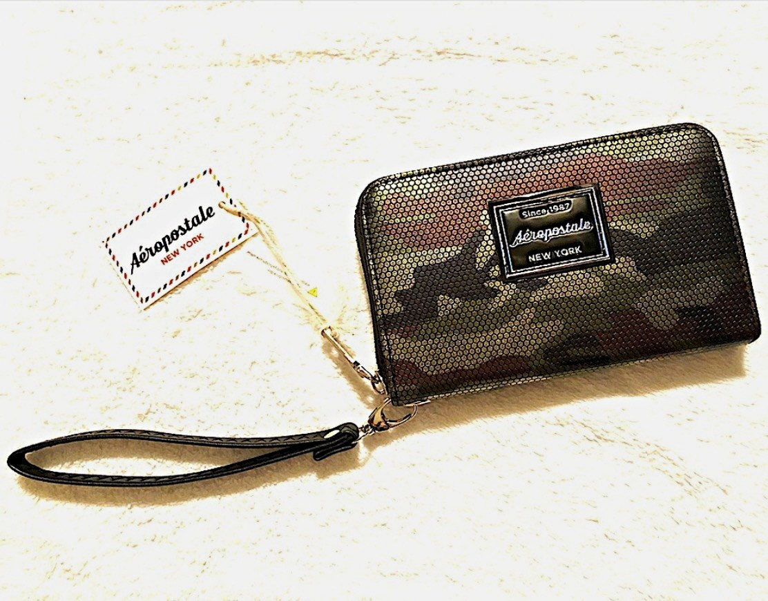 Aéropostale Women’s Camo Zip-Around Wristlet Wallet, Card Slots, Logo