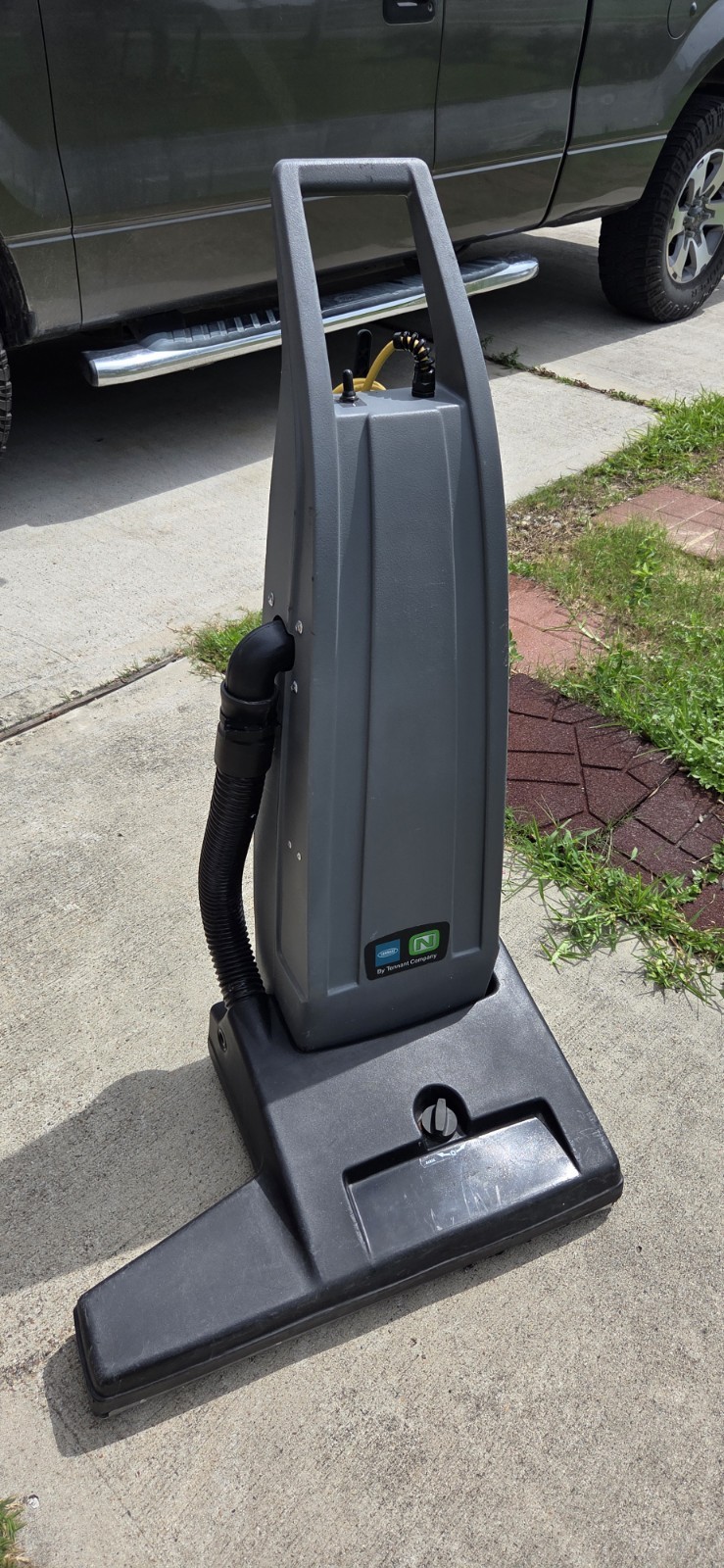 NOBLES TENNANT 26” WIDE AREA VACUUM V-WA-26 TESTED WORKING NOBLES TENNANT 26” WIDE AREA VACUUM V-WA-26 TESTED WORKING