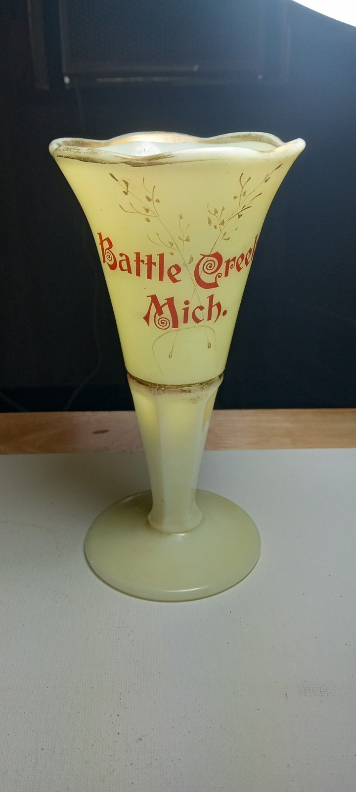 ANTIQUE EARLY 19TH CENTURY FOOTED TRUMPHET VASE (URANIUM) BATTLE CREEK, MI L@@K ANTIQUE EARLY 19TH CENTURY FOOTED TRUMPHET VASE (URANIUM) BATTLE CREEK, MI L@@K