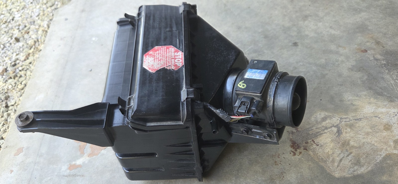 1996-2002 Toyota 4Runner 3.4L Air Cleaner Intake Filter Box Assembly OEM.