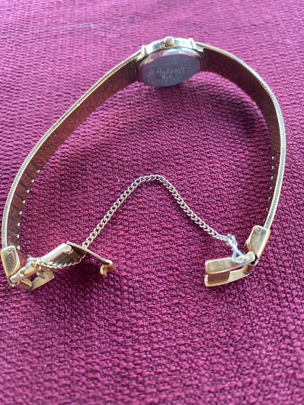 Vintage Elgin  gold tone ladies wrist watch with etched band