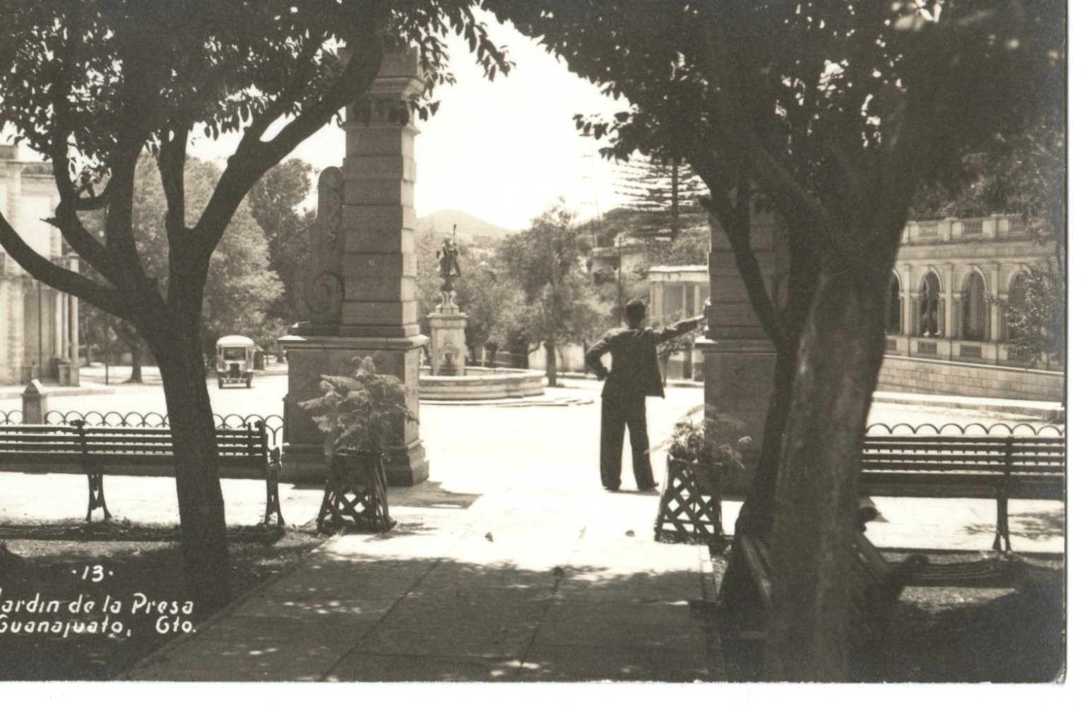 Guanajuato Mexico Jardin de la Presa RPPC Vintage Postcard Man Statue Fountain