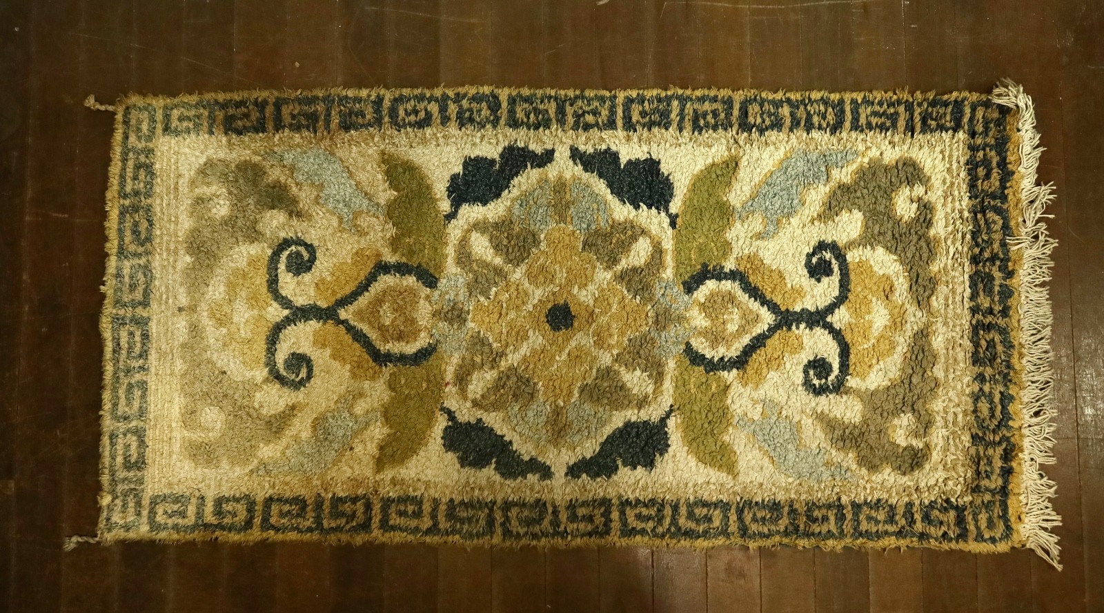Rare early style Japanese Cotton carpet, Nabeshima Dantsu  19-20th c ZS15