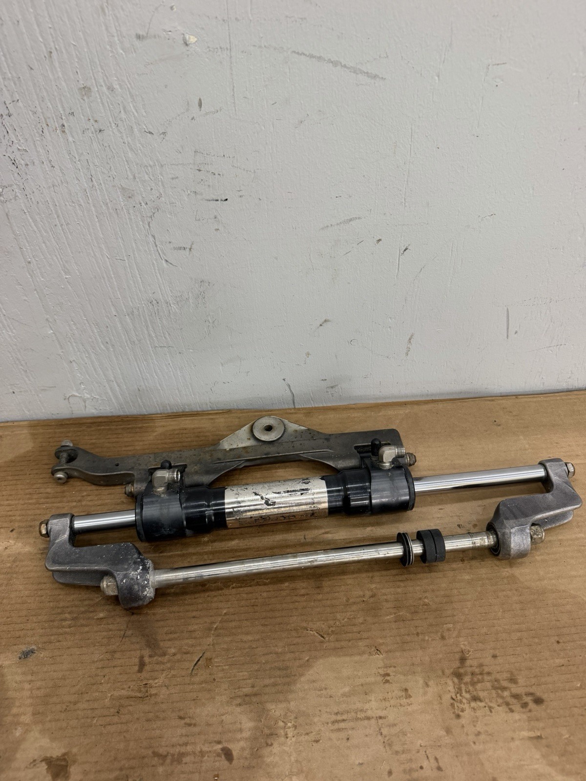 SEASTAR HYDRAULIC FRONT MOUNT STEERING CYLINDER HC6751 P RAM OUTBOARD