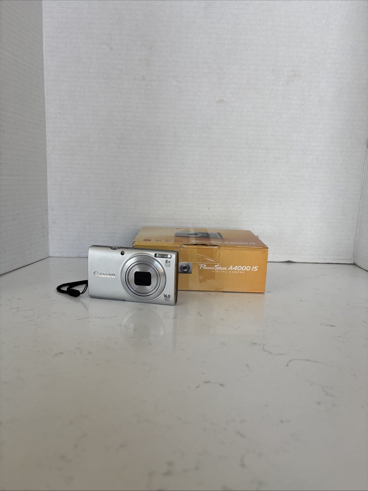 Canon PowerShot A4000 Is Silver 16MP Digital Camera With Battery and SD Card Canon PowerShot A4000 Is Silver 16MP Digital Camera With Battery and SD Card