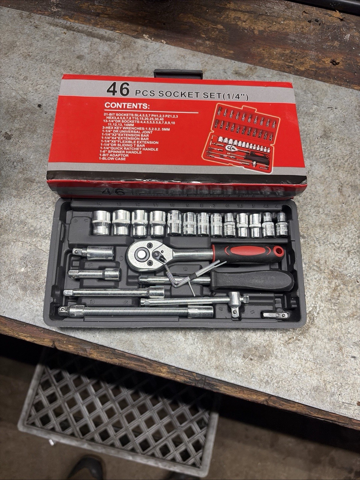 46pc Socket Wrench Set w/ Ratchet, Sockets & Bits in Case