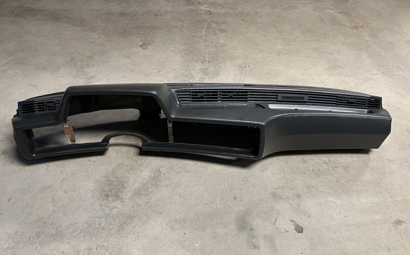 BMW e24 6 Series Dashboard with vents (Fits years: ‘76-first half of ‘82) BMW e24 6 Series Dashboard with vents (Fits years: ‘76-first half of ‘82)
