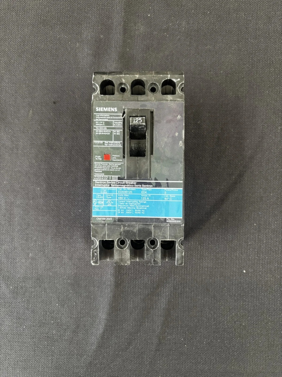 Siemens ED43B125 Sentron ED4 125A 3 Pole 480V Molded Case Circuit Breaker