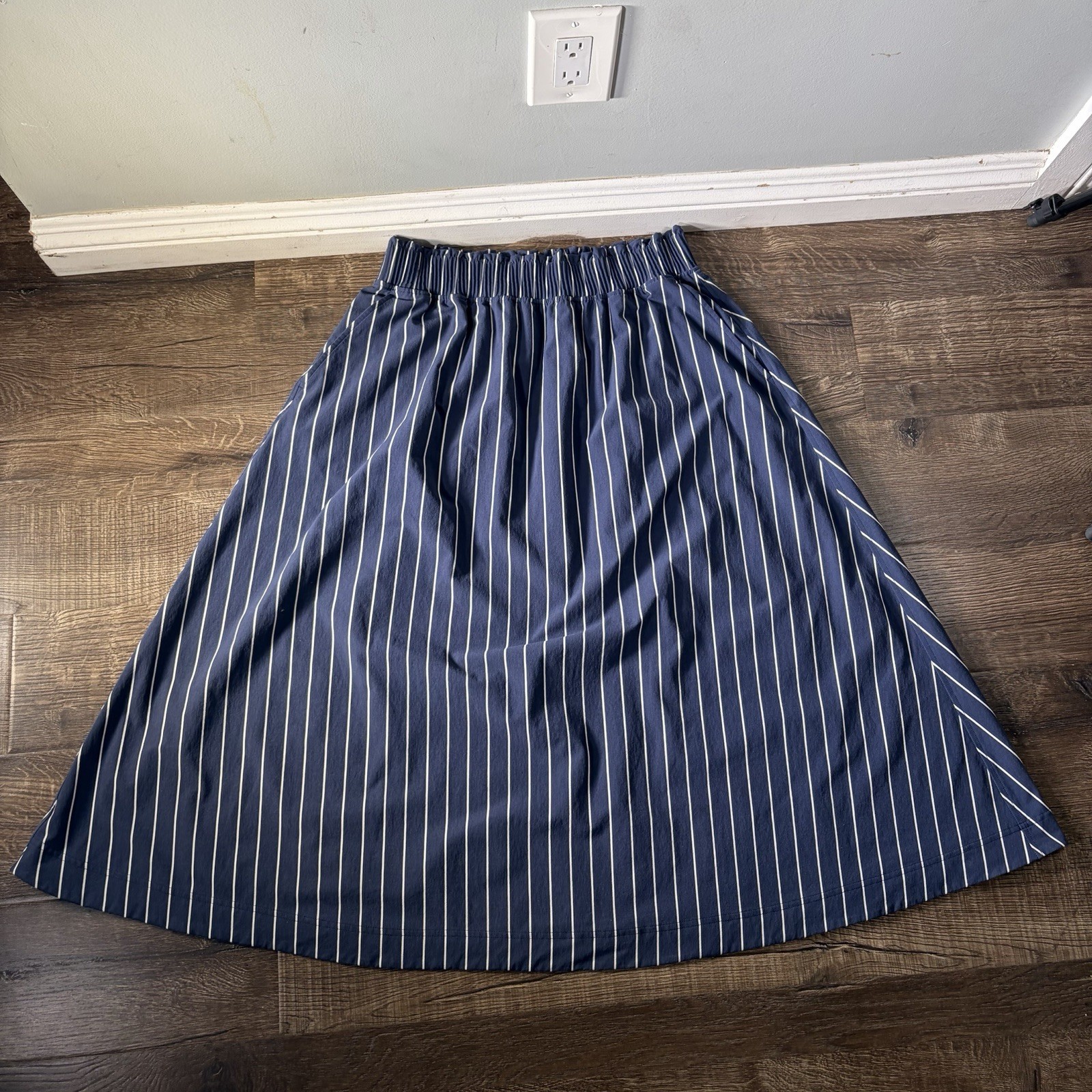 Tuckernuck Women\'s Blue White Striped Modest Maxi Skirt Size M Tuckernuck Women\'s Blue White Striped Modest Maxi Skirt Size M