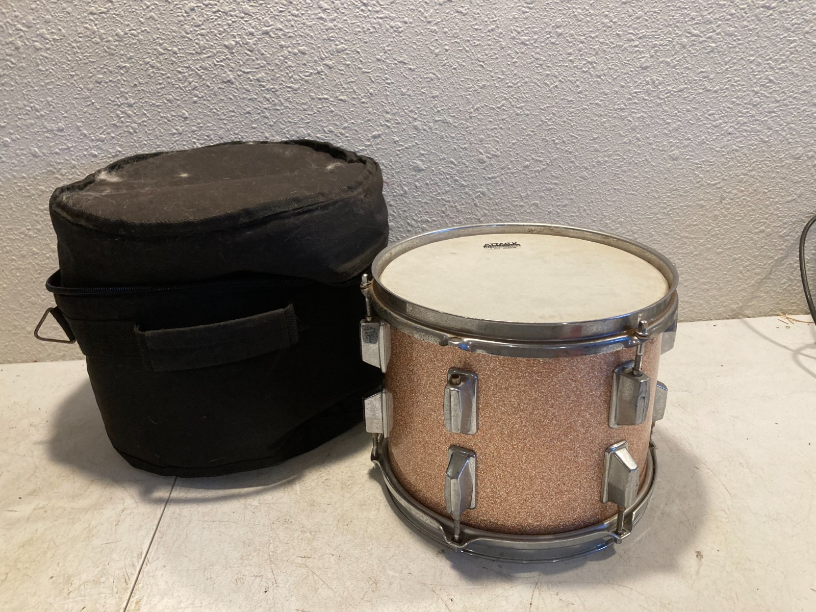 Vintage Champagne Sparkle Rack Tom Drum With Padded Soft Gig Bag Case 10.5” Dia Vintage Champagne Sparkle Rack Tom Drum With Padded Soft Gig Bag Case 10.5” Dia