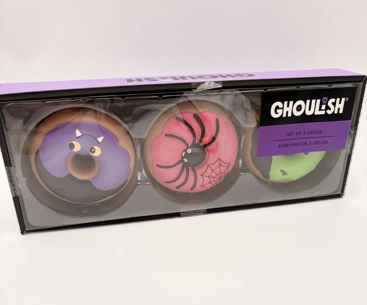 🧡🖤NIB Ghoulish Halloween Themed Faux Doughnut Set HTF