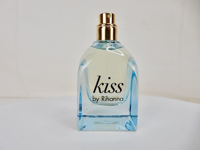 Riri Kiss by Rihanna Women\'s EDP Spray 1.0 oz *new tester bottle* Riri Kiss by Rihanna Women\'s EDP Spray 1.0 oz *new tester bottle*