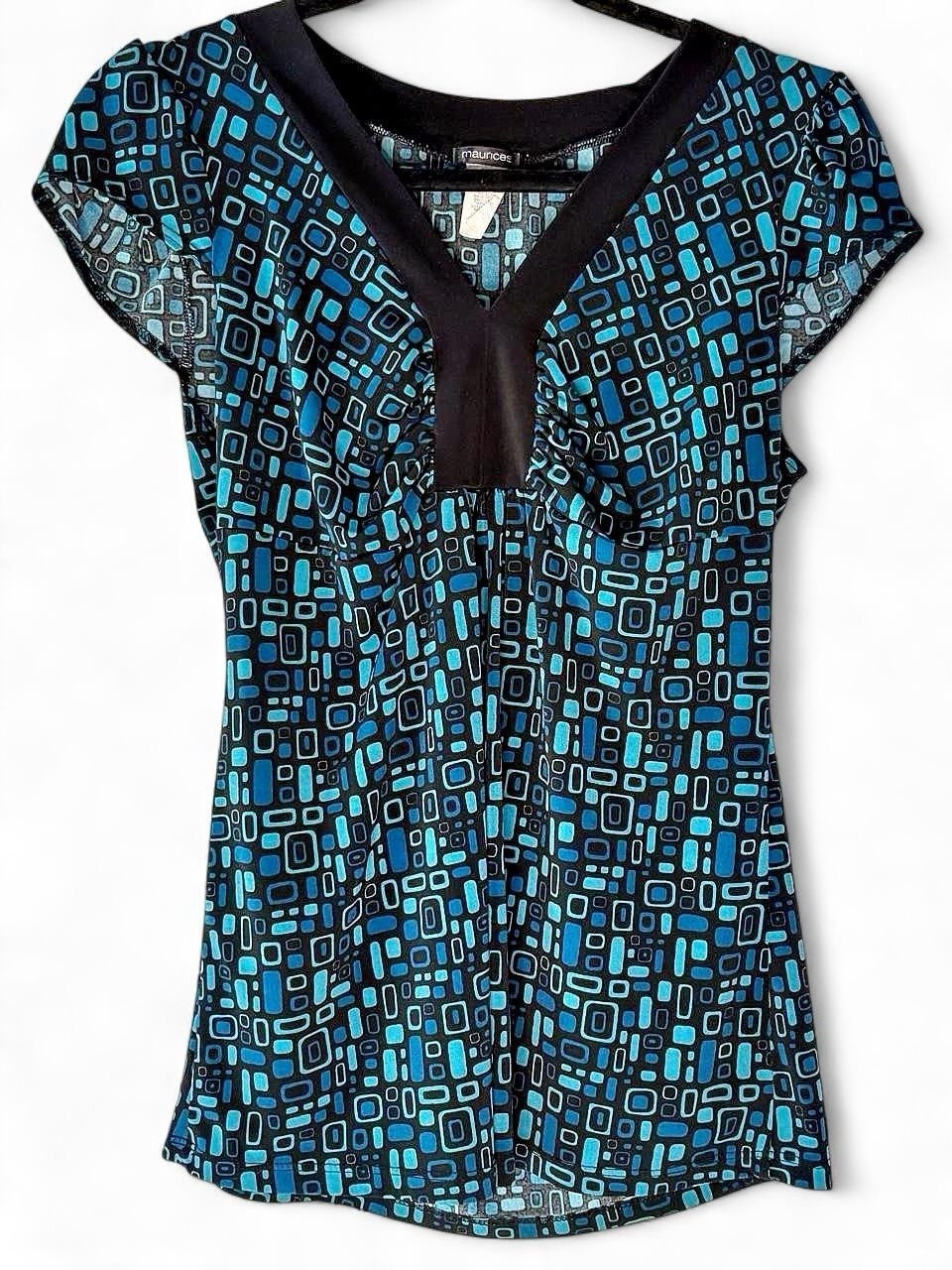 Vintage Y2K Maurice’s Geometric V-Neck Tee Women’s Size Small Vintage Y2K Maurice’s Geometric V-Neck Tee Women’s Size Small