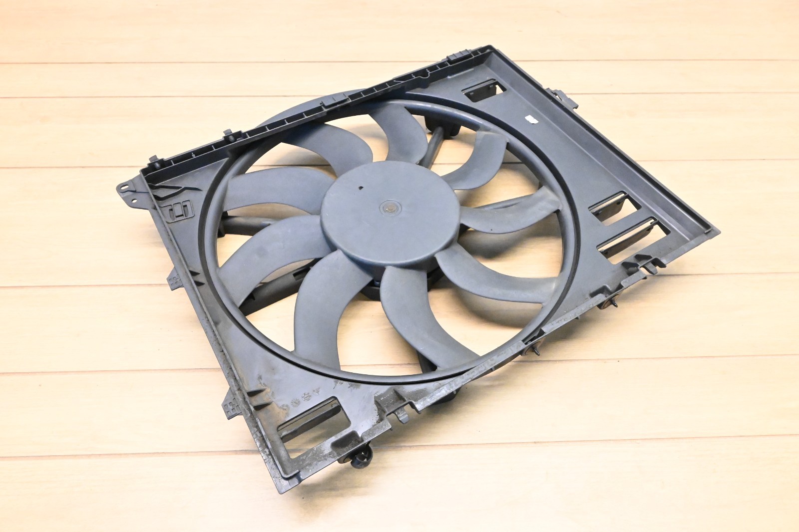 08-13 BMW E90 E92 E93 M3 S65 Engine Main Cooling Fan Housing Assembly 850W OEM