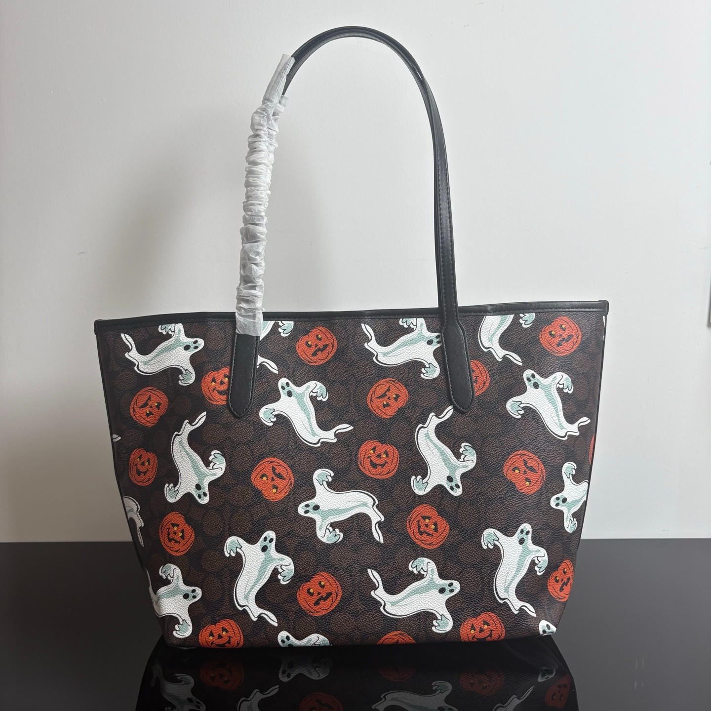 NWT CCE69 City Tote Signature Canvas With Pumpkin Halloween Holidays