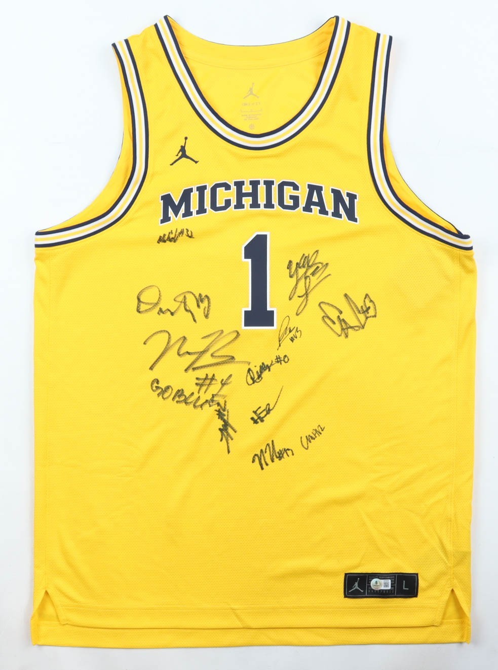 2025-2026 MICHIGAN WOLVERINES TEAM SIGNED BASKETBALL JERSEY YAXEL  AUTO +BECKETT