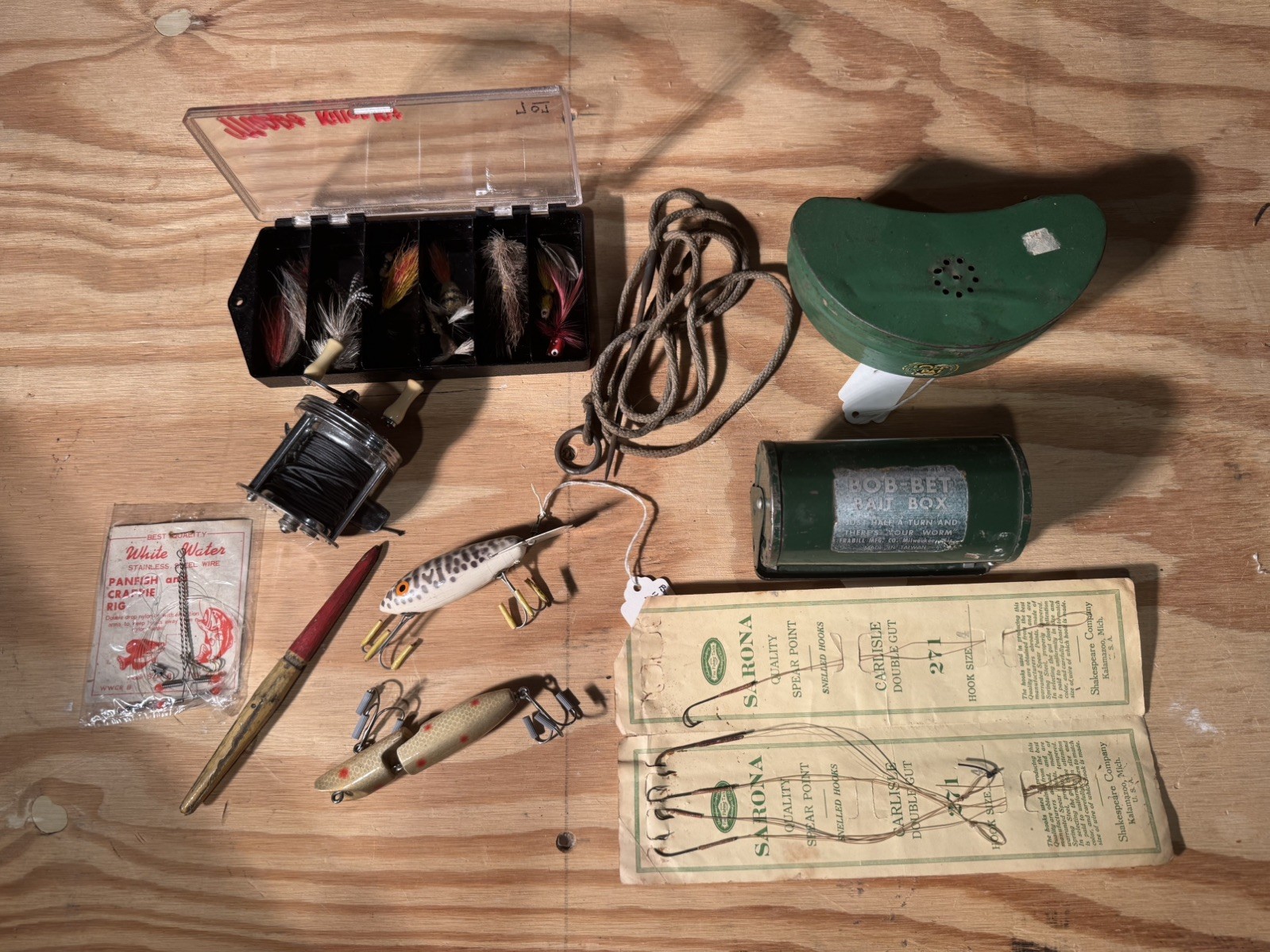 Vintage Fishing Tackle Lot 20 Assorted Vintage Fishing Items Reel, Lures, Etc… Vintage Fishing Tackle Lot 20 Assorted Vintage Fishing Items Reel, Lures, Etc…