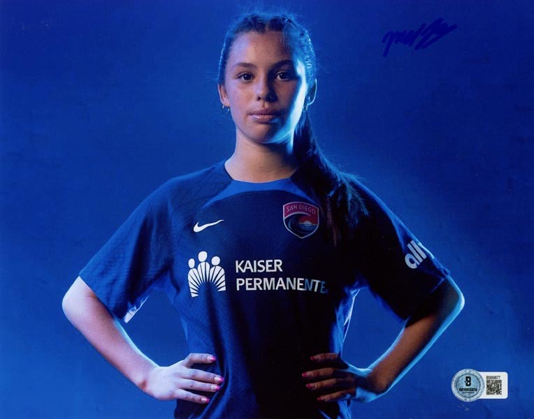 MELANIE BARCENAS SIGNED 8x10 PHOTO SIGNED WITH NWSL SOCCER AT 15 BECKETT BAS