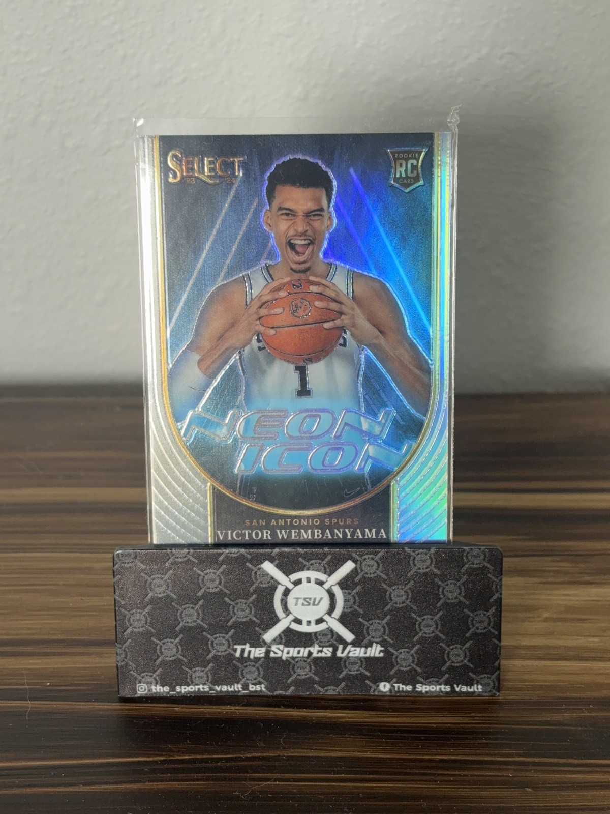 2023-2024 Panini Select Victor Wembanyama Silver Neon Icon RC