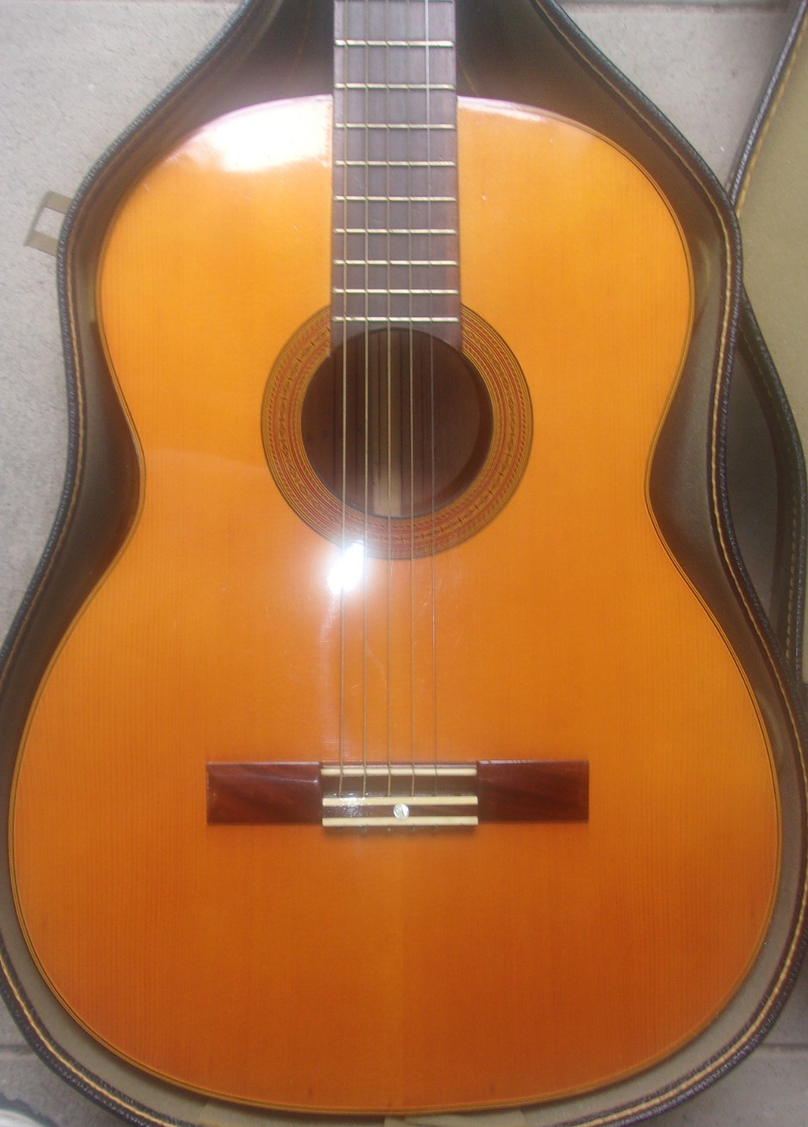 NICE VINTAGE ACOUSTIC GUITAR MADE IN JAPAN LOOKS LIKE MAHOGANY WITH CASE
