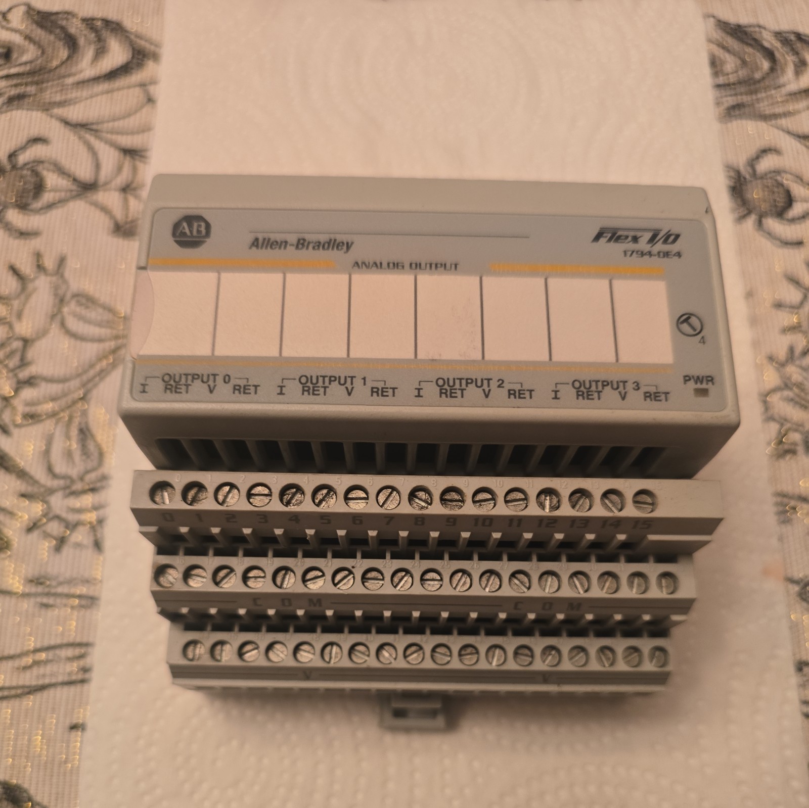 Allen Bradley 1794-OE4  I/O Output Module Analog 4 Point w/1794-TB3 base