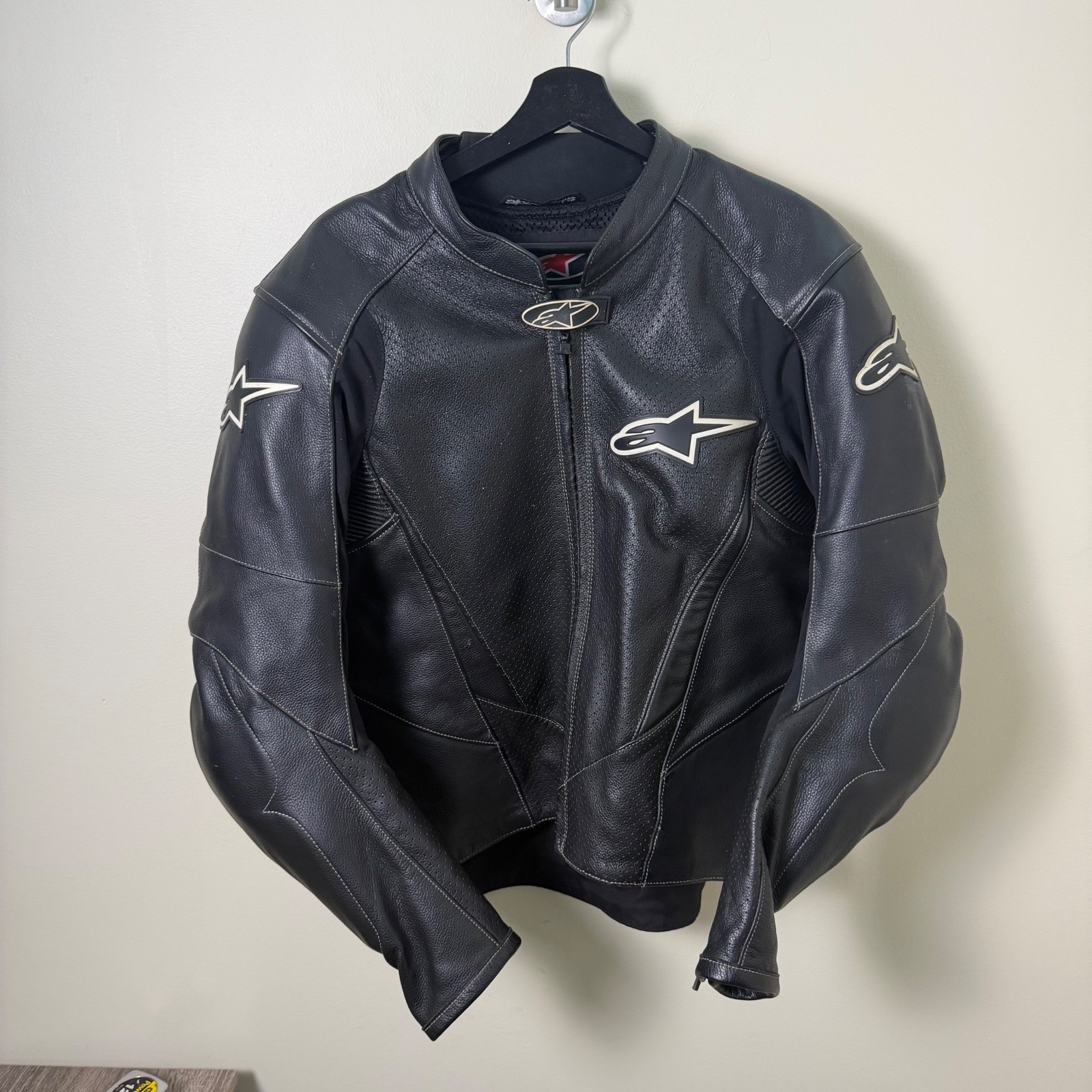 Alpinestars black leather motorcycle jacket USA 48 EUR 58 Alpinestars black leather motorcycle jacket USA 48 EUR 58