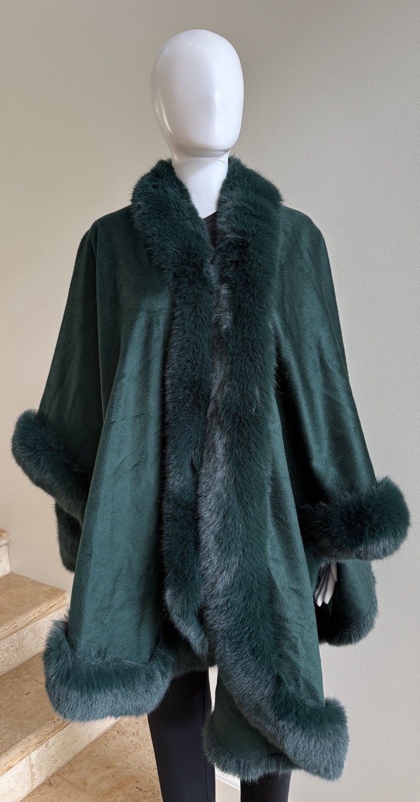 New SOFIA CASHMERE Faux Fur Trimmed Cashmere Cape, Green New SOFIA CASHMERE Faux Fur Trimmed Cashmere Cape, Green