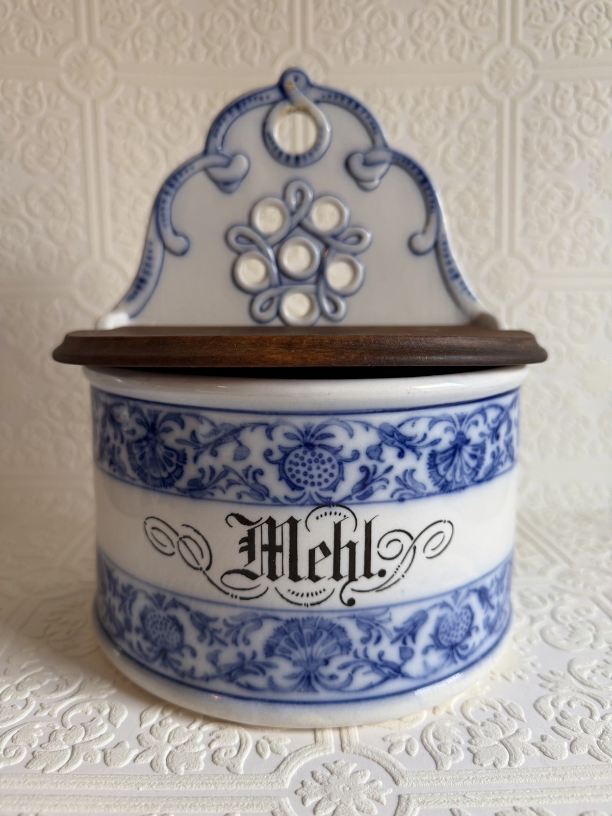 Villeroy & Boch Antique Dresden Blue Flow onion shell Wood wall cellar German 