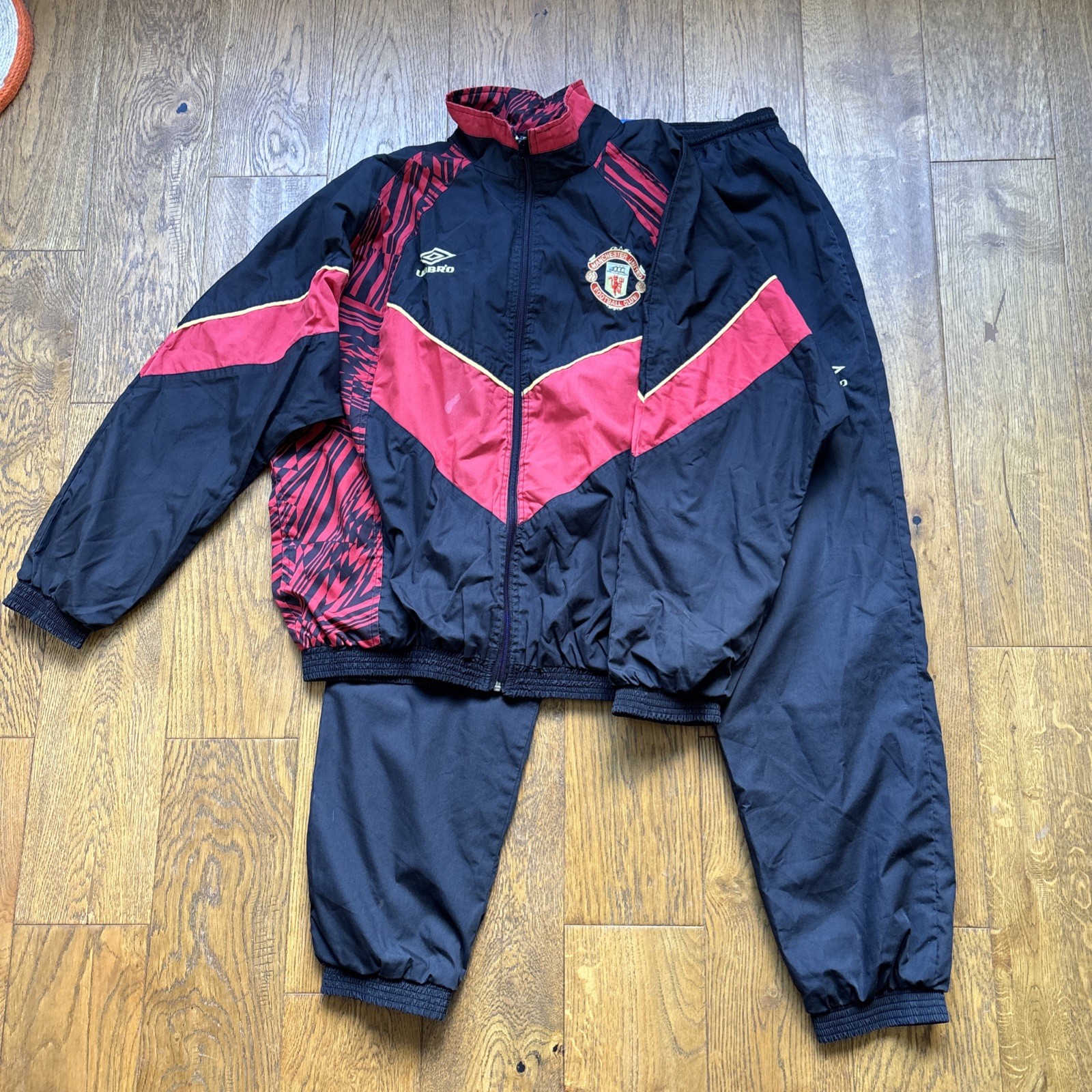 Vintage 1992-94 Manchester United Umbro Tracksuit - size Large
