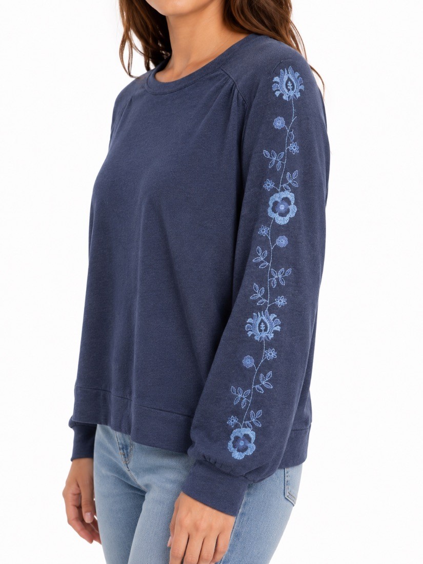 Weekends by Chicos Womens Sweatshirt Blue Floral Embroidered Sleeve Size 1 M Weekends by Chicos Womens Sweatshirt Blue Floral Embroidered Sleeve Size 1 M