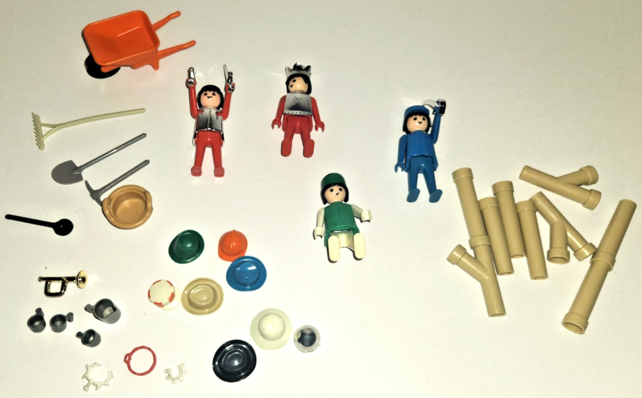 Vintage Playmobil Loose Pieces Knights Tools Garden- 4 Figures + 40 Accessories Vintage Playmobil Loose Pieces Knights Tools Garden- 4 Figures + 40 Accessories