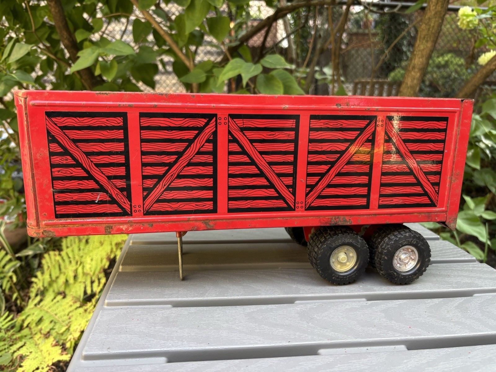 Vintage ERTL Livestock Hauler Semi Trailer Red Steel Truck Transporter