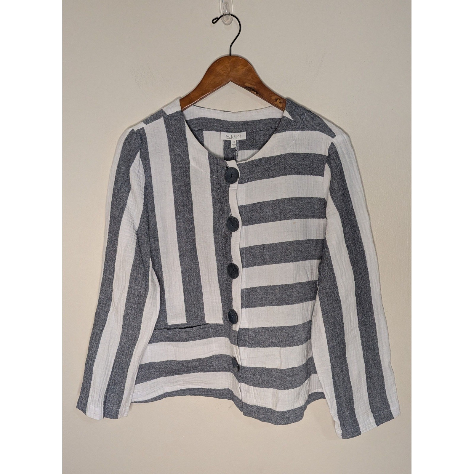 Habitat Clothes to Live In Size M Gray White Blouse Top Artsy Lagenlook Preppy