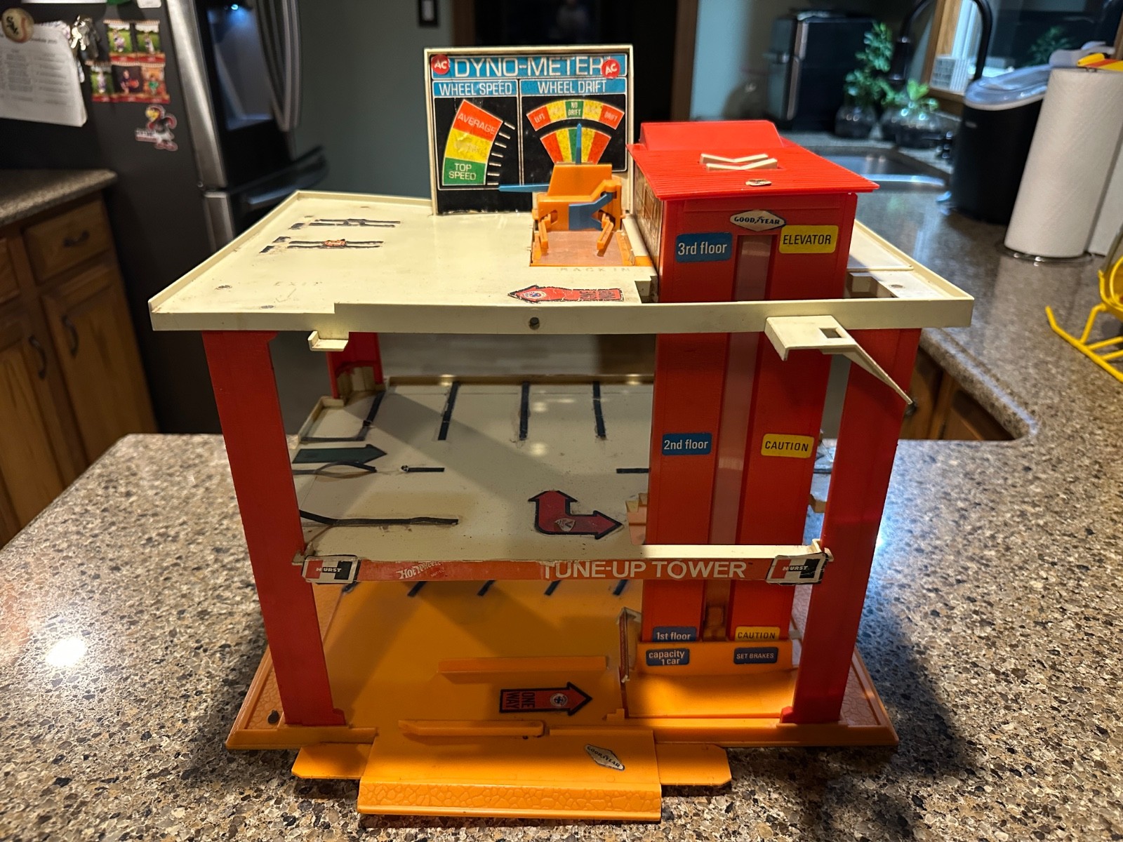 Vintage Hot Wheels Redline Tune Up Tower 1969