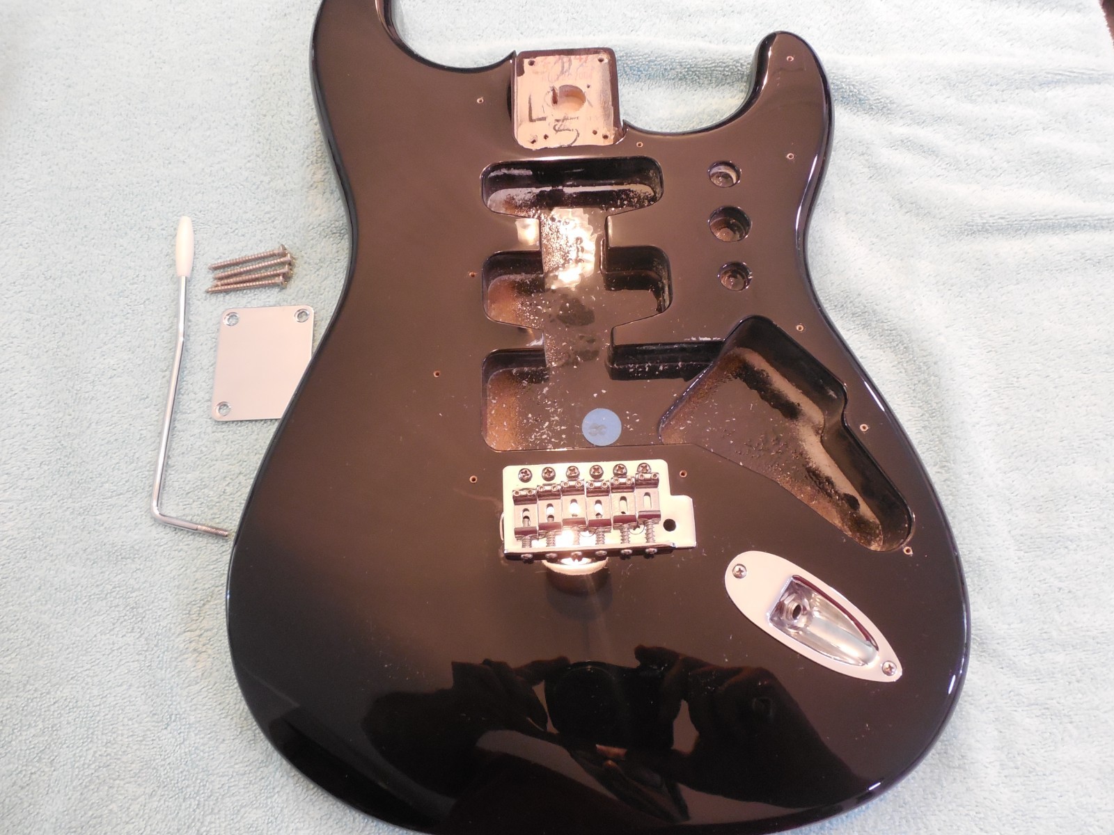 Fender Stratocaster MIM Body w/Hardware. Black. Mint Condition Fender Stratocaster MIM Body w/Hardware. Black. Mint Condition