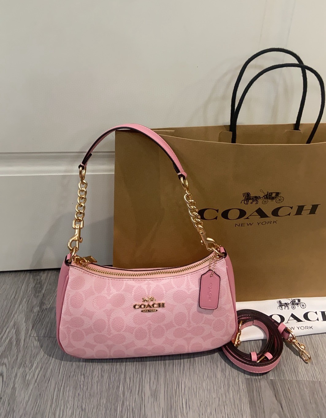 New pink CV933 Shoulder In Signature Canvas outlet Shoulder Bag New pink CV933 Shoulder In Signature Canvas outlet Shoulder Bag