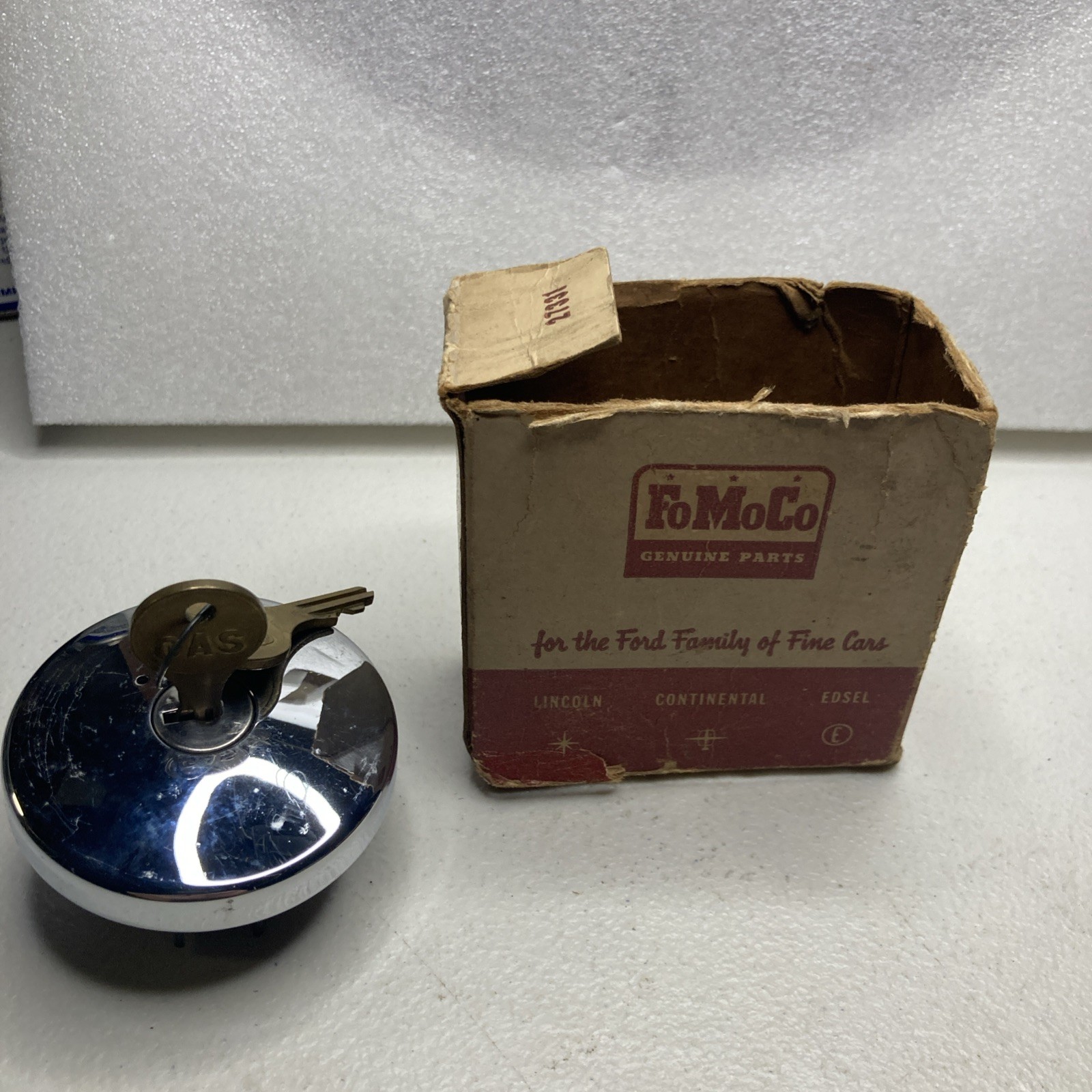 Vintage FOMO Locking Gas Cap-NOS-J