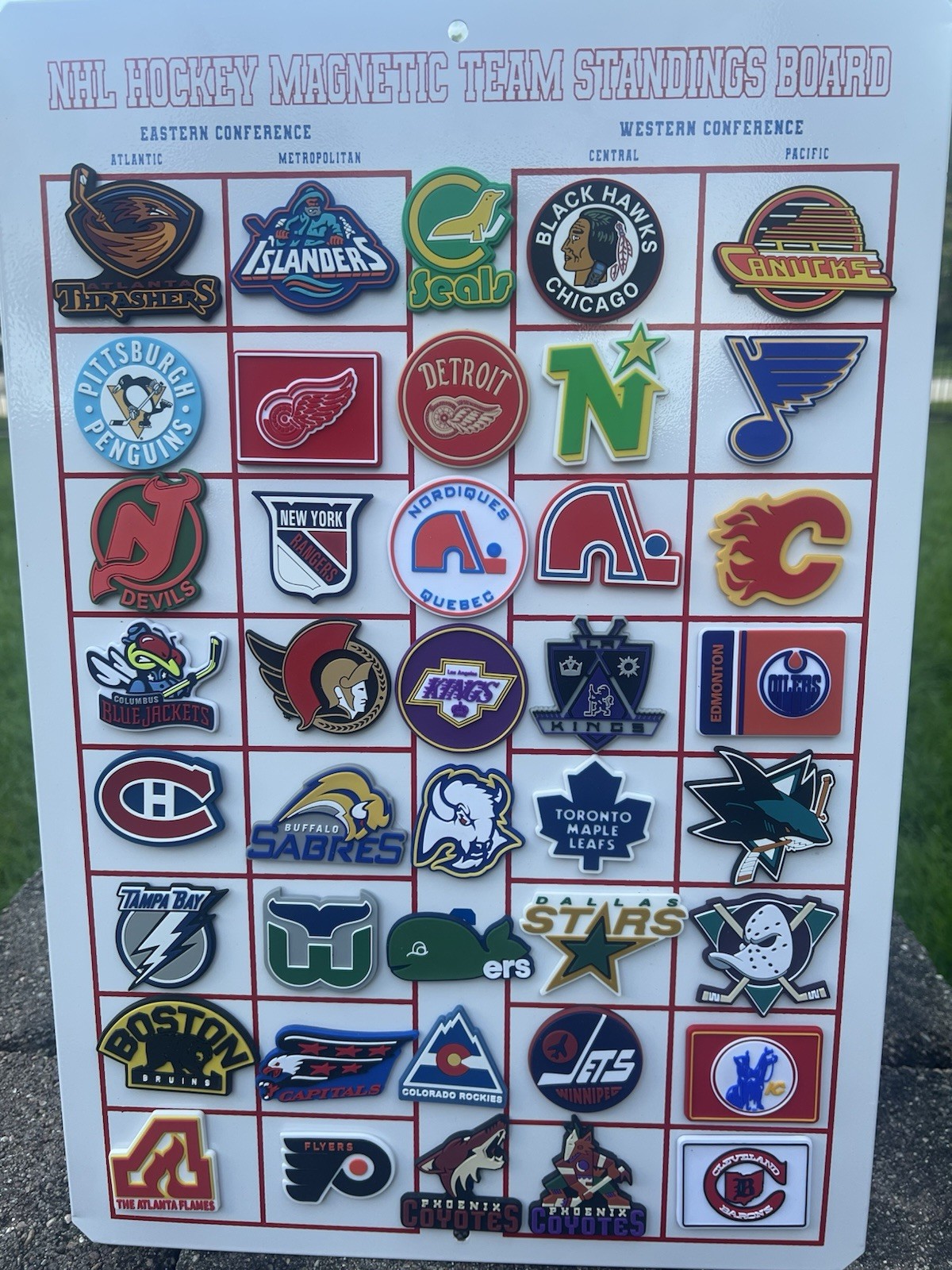 VINTAGE NHL THROWBACK 2026-2027 MAGNETIC STANDING BOARD W/40 RUBBER MAGNETS NEW