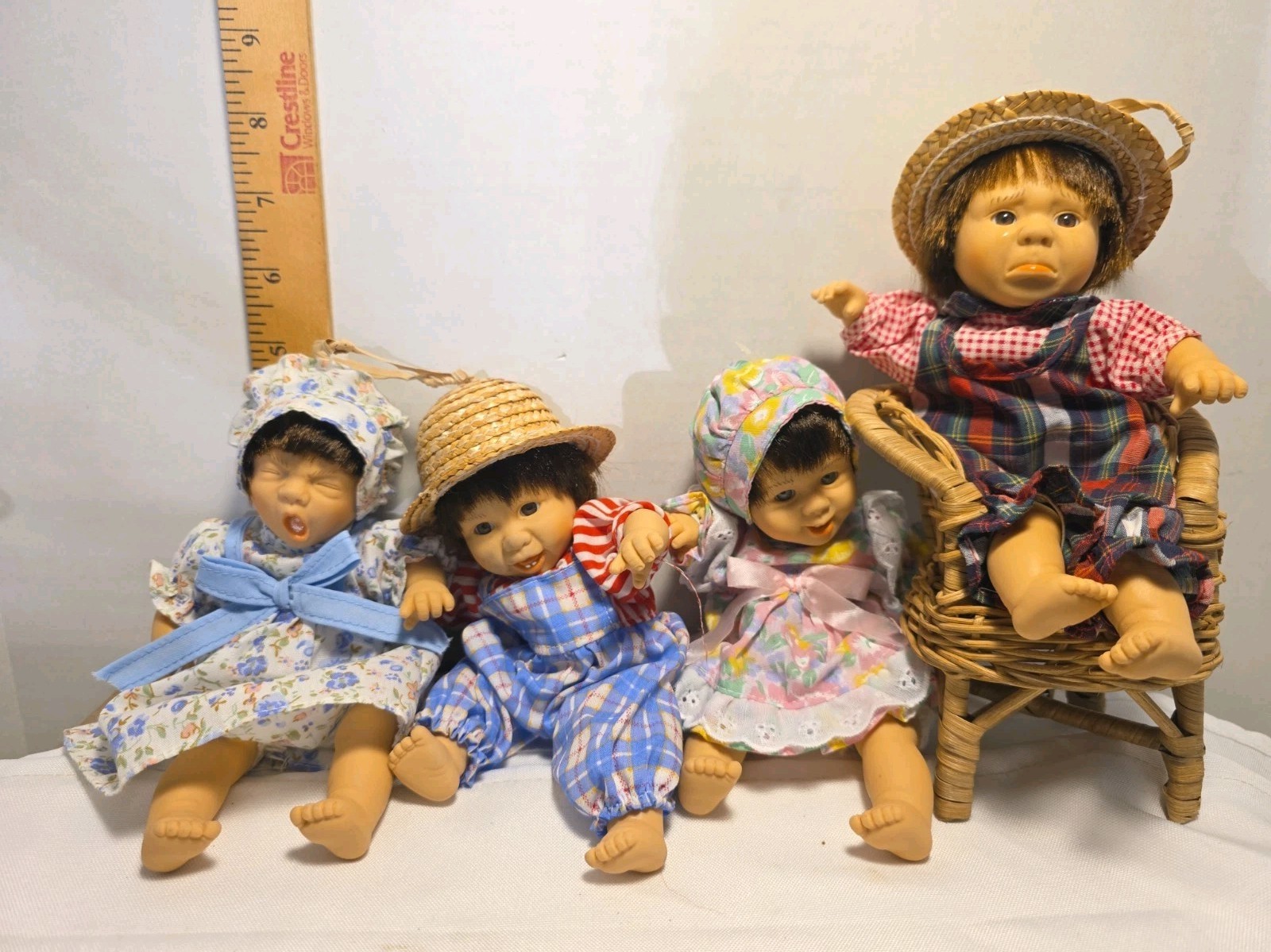 Gi-Go Dolls Palm Pals Expressions Dolls Set of 4 Plus 1 Small Chair Gi-Go Dolls Palm Pals Expressions Dolls Set of 4 Plus 1 Small Chair