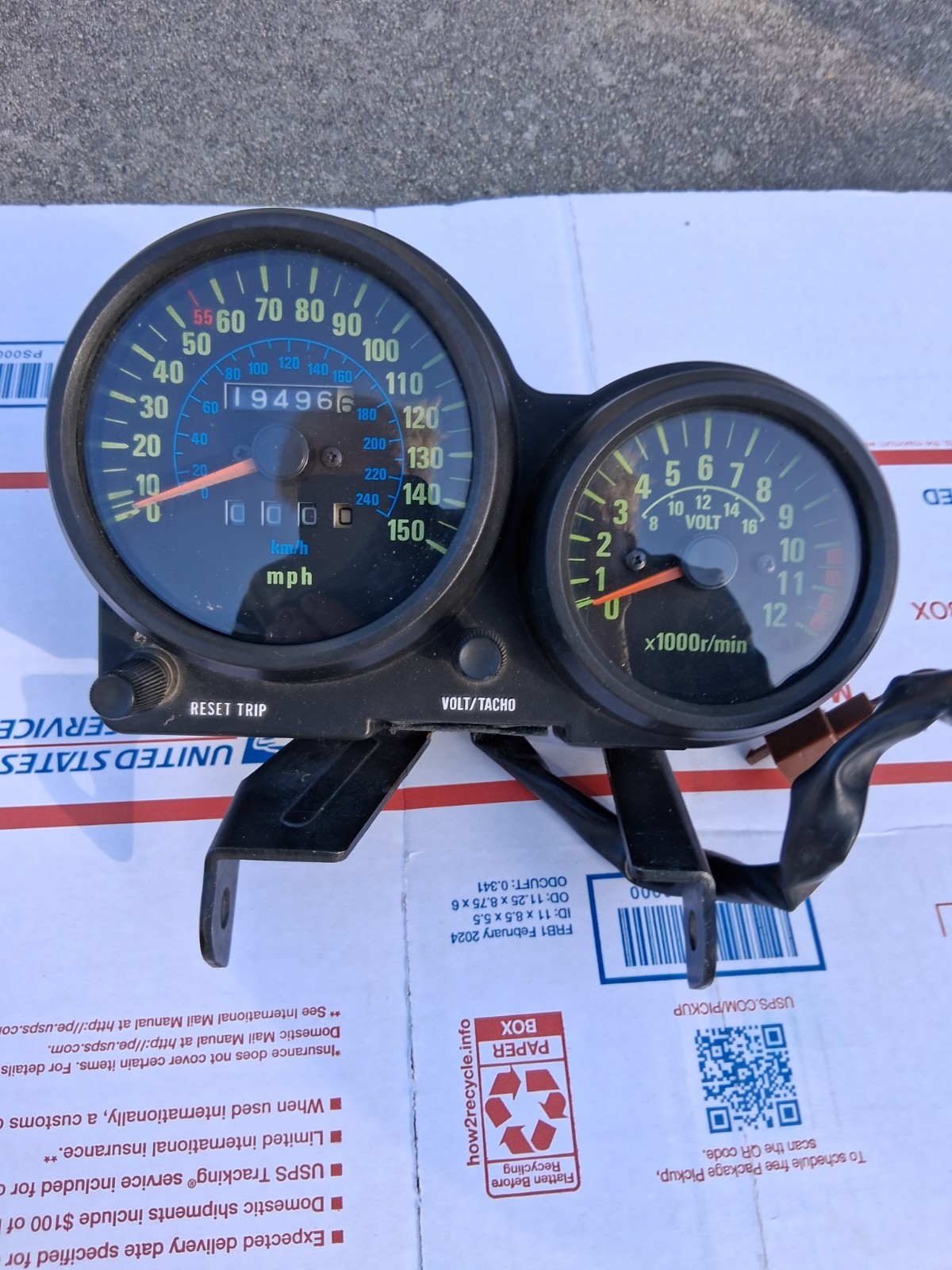 1984 Kawasaki 750 GPZ Speedometer / Tachometer 1984 Kawasaki 750 GPZ Speedometer / Tachometer