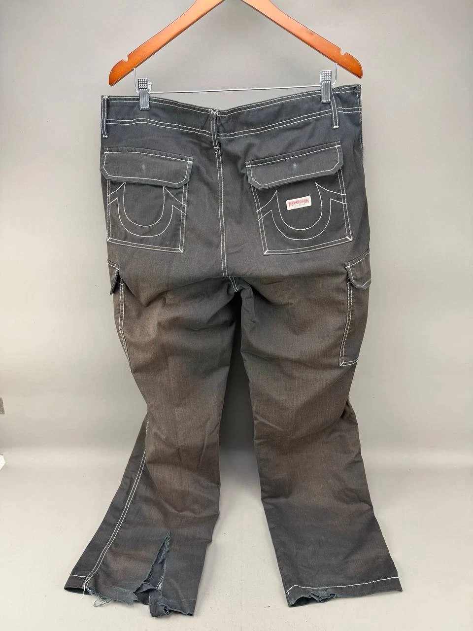 True Religion Mens Faded Black Utility Cargo Jeans Size 36x31 *READ* True Religion Mens Faded Black Utility Cargo Jeans Size 36x31 *READ*